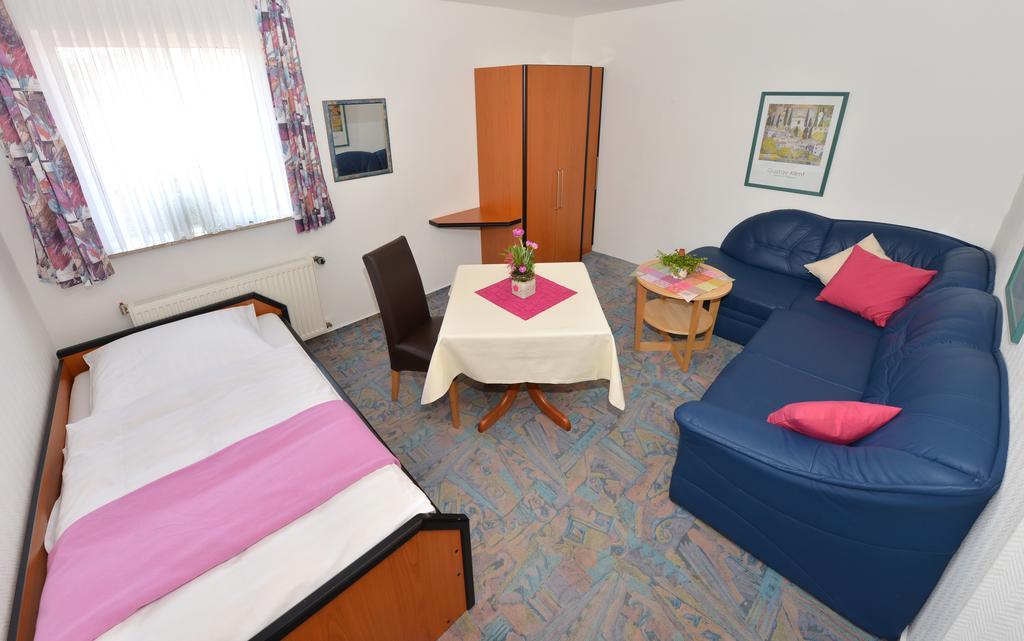 Rhoen-Hotel Sonnenhof - Restaurant & Cafe ポッペンハウゼン 部屋 写真