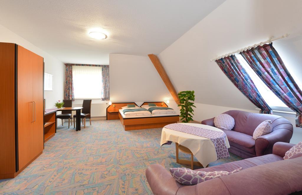 Rhoen-Hotel Sonnenhof - Restaurant & Cafe ポッペンハウゼン 部屋 写真