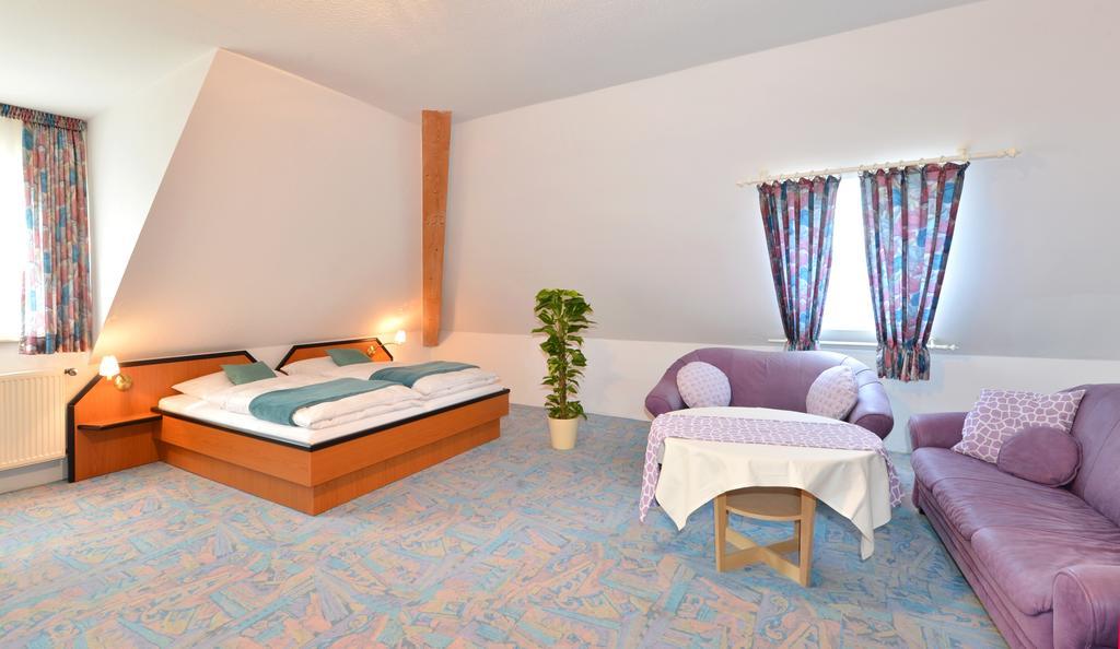 Rhoen-Hotel Sonnenhof - Restaurant & Cafe ポッペンハウゼン 部屋 写真