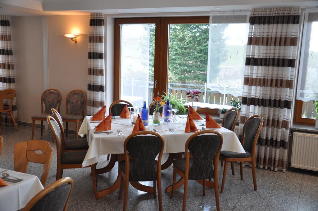Rhoen-Hotel Sonnenhof - Restaurant & Cafe ポッペンハウゼン エクステリア 写真