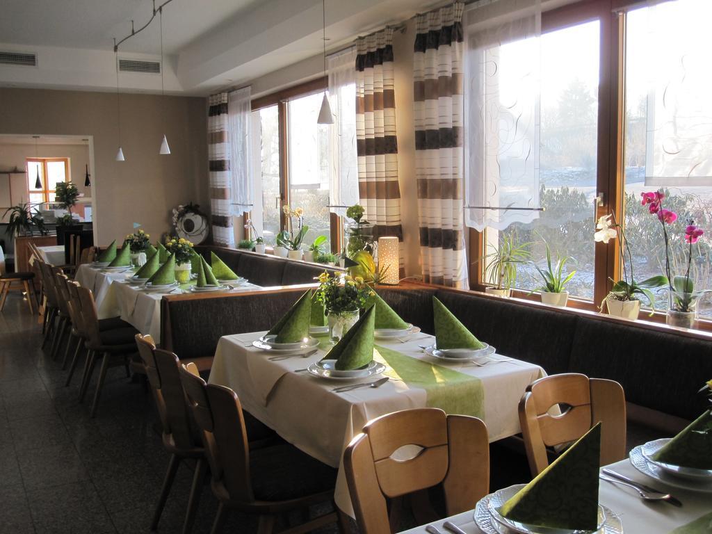 Rhoen-Hotel Sonnenhof - Restaurant & Cafe ポッペンハウゼン エクステリア 写真