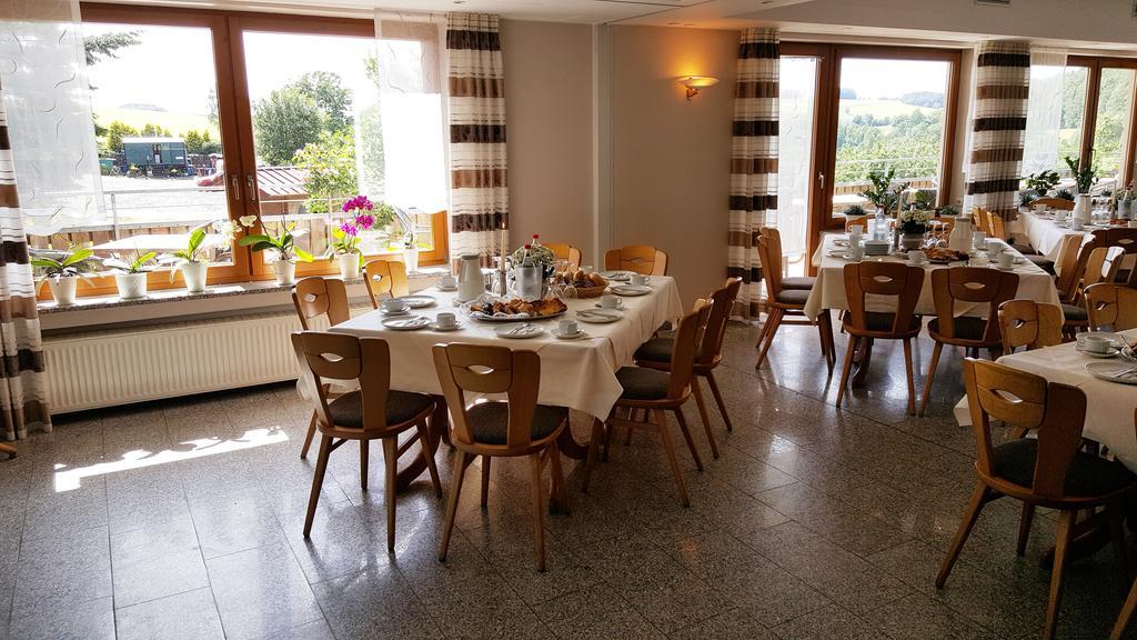 Rhoen-Hotel Sonnenhof - Restaurant & Cafe ポッペンハウゼン エクステリア 写真
