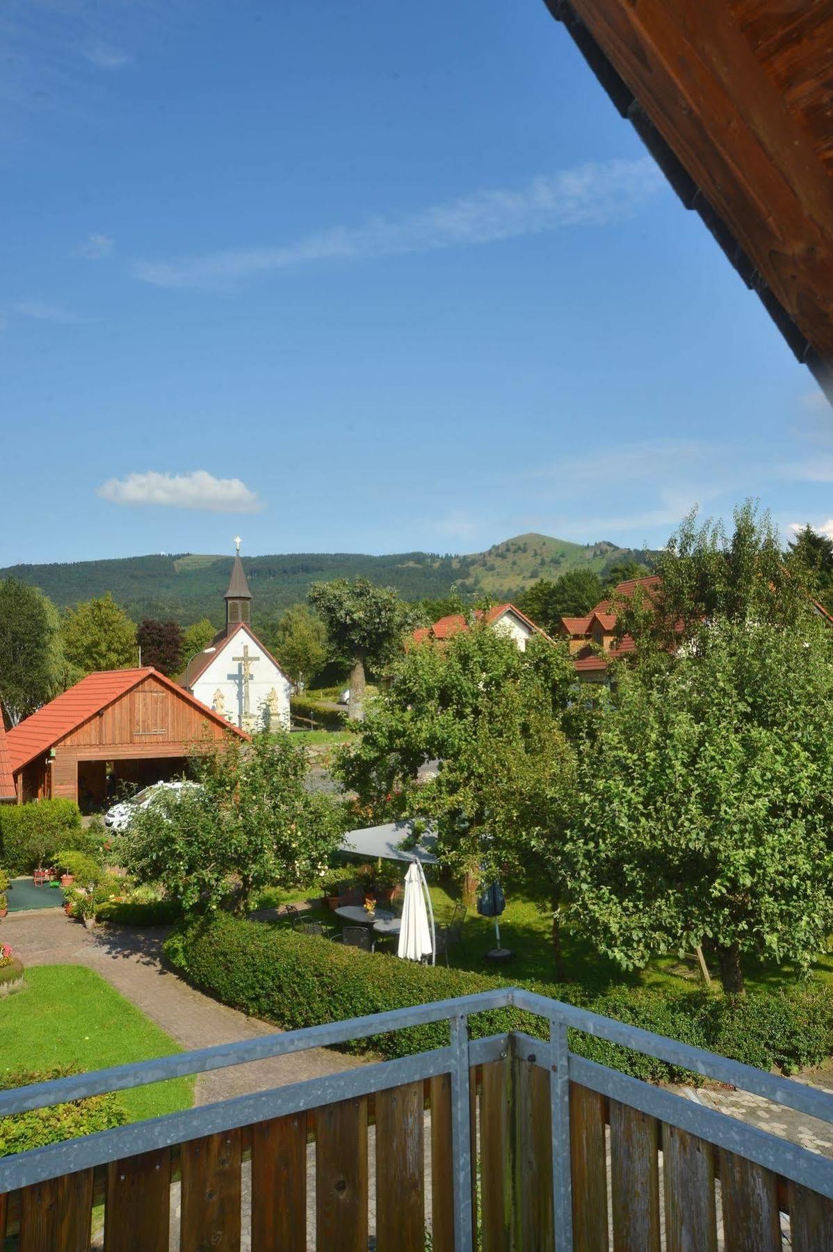 Rhoen-Hotel Sonnenhof - Restaurant & Cafe ポッペンハウゼン エクステリア 写真
