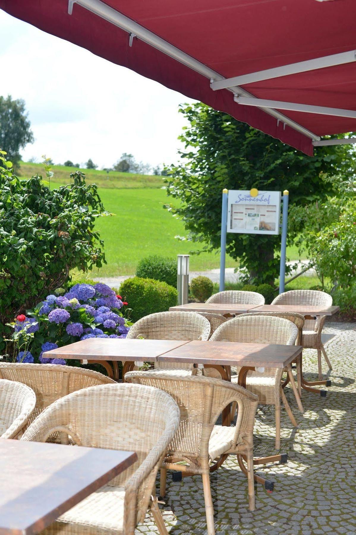 Rhoen-Hotel Sonnenhof - Restaurant & Cafe ポッペンハウゼン エクステリア 写真