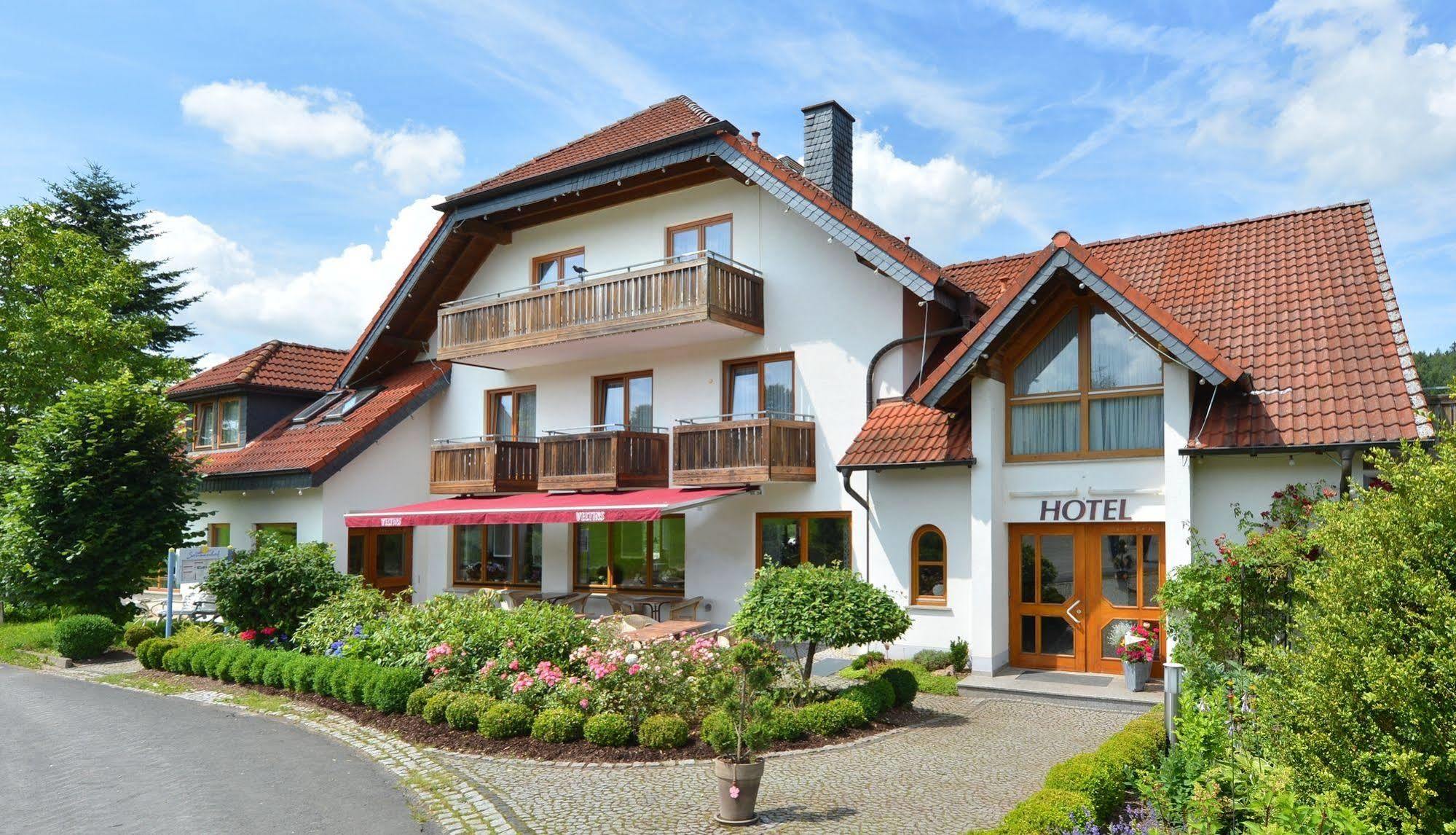 Rhoen-Hotel Sonnenhof - Restaurant & Cafe ポッペンハウゼン エクステリア 写真