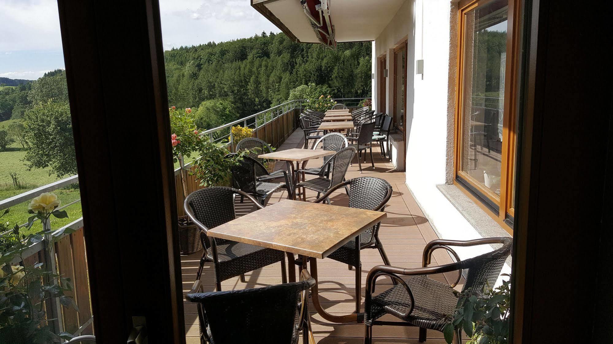 Rhoen-Hotel Sonnenhof - Restaurant & Cafe ポッペンハウゼン エクステリア 写真